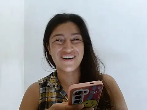 Snapshot of SarahFriendly chatting on 05-22-26, 11:49 SarahFriendly online show from 05-22-26, 11:49
