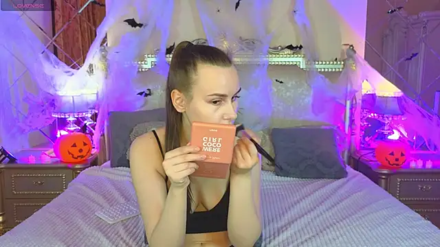 Kelly Cartier online show from 10-27-25, 12:42