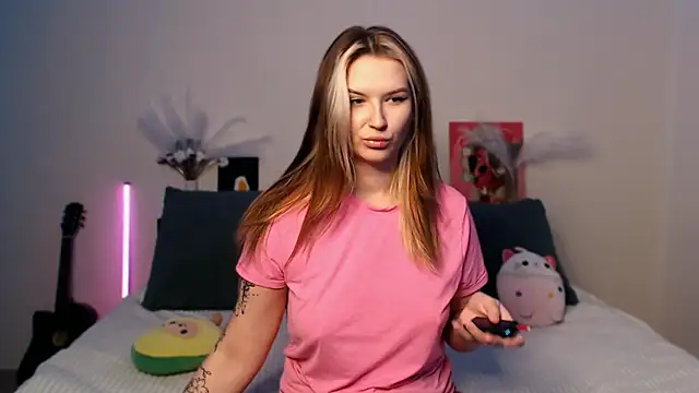 Snapshot of EileenKenner chatting on 12-05-25, 05:31 EileenKenner online show from 12-05-25, 05:31