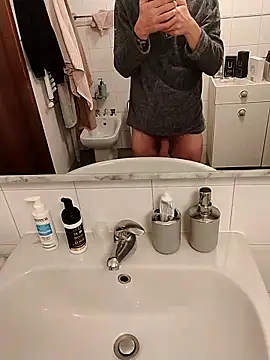 Snapshot of Baldassarre1990 chatting on 10-25-25, 11:21 Baldassarre1990 online show from 10-25-25, 11:21