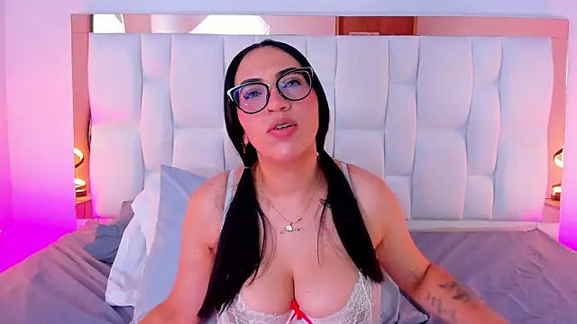 Snapshot of Camille_Juicy chatting on 10-03-25, 12:46 Camille Juicy online show from 10-03-25, 12:46