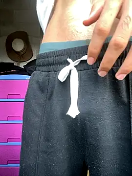 Axel-Mejia online show from 10-24-25, 07:10