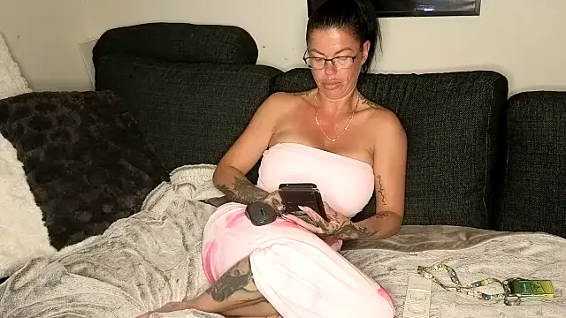 Snapshot of sexygilf82 chatting on 06-08-26, 07:36 sexygilf82 online show from 06-08-26, 07:36