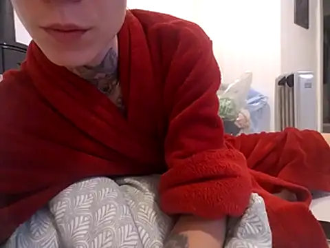 Snapshot of HoneySquirrel chatting on 10-24-25, 09:44 HoneySquirrel online show from 10-24-25, 09:44