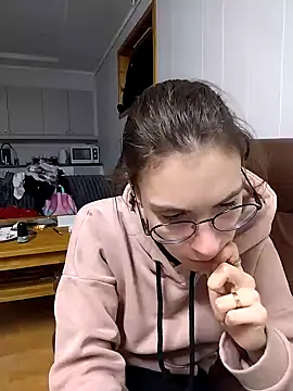 Snapshot of HoneySquirrel chatting on 12-05-25, 04:14 HoneySquirrel online show from 12-05-25, 04:14