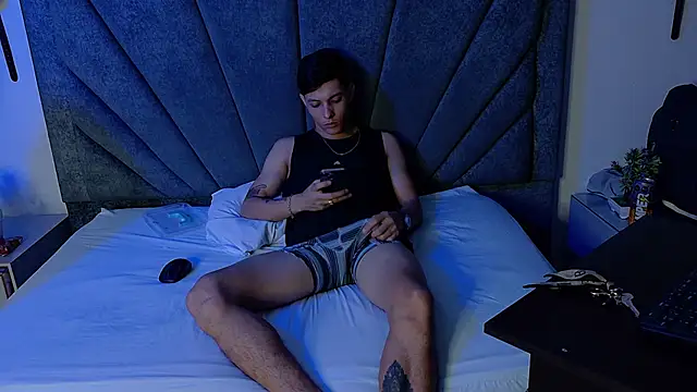 ZafiroAndFlynn online show from 03-11-26, 02:28