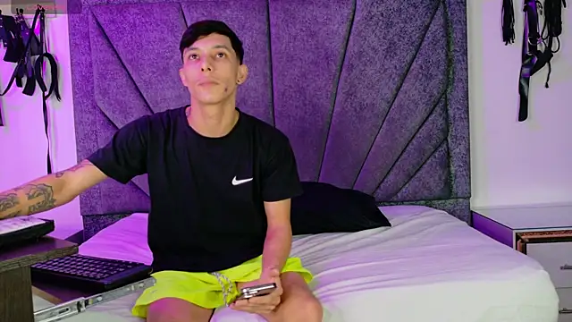 ZafiroAndFlynn online show from 04-19-26, 02:55