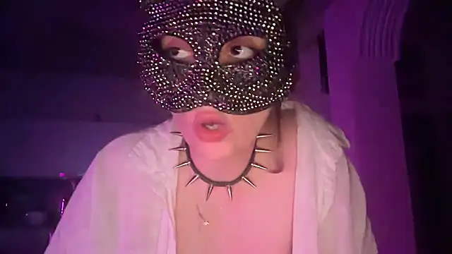 Lunahadidd online show from 03-05-26, 01:01