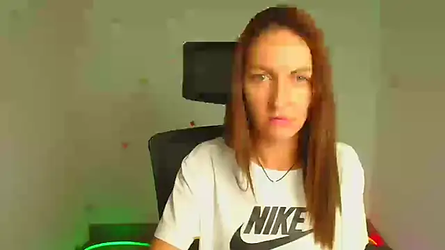 Snapshot of Aurora_Loveu chatting on 09-14-25, 01:32 Aurora Loveu online show from 09-14-25, 01:32