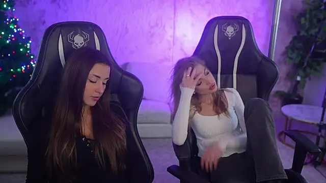 Luna secretgirl online show from 12-23-25, 08:23