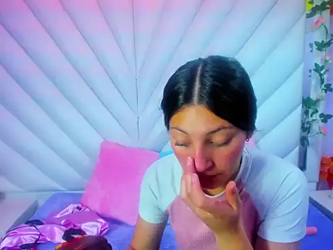  Luna Bennett online show from 11-19-25, 12:16