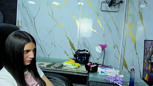  Luna Bennett online show from 05-30-26, 08:00