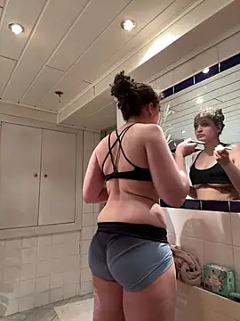 DreamThickCouple online show from 04-14-26, 07:09