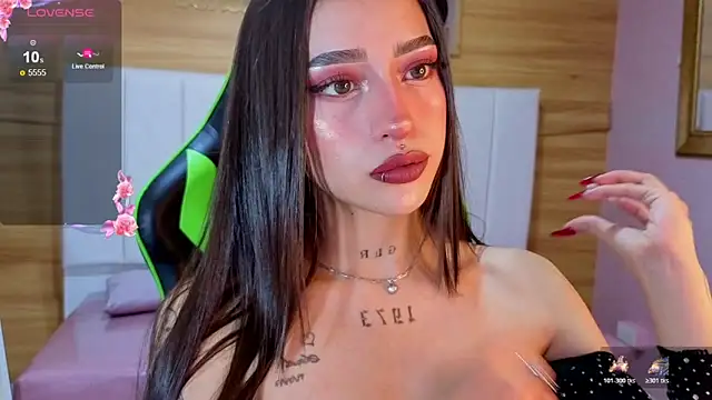 Snapshot of Abril_Velvet_a_ chatting on 12-04-25, 12:58 Abril Velvet a online show from 12-04-25, 12:58
