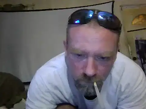 Snapshot of Eat_it_from_the_back chatting on 09-16-25, 02:45 Eat it from the back online show from 09-16-25, 02:45