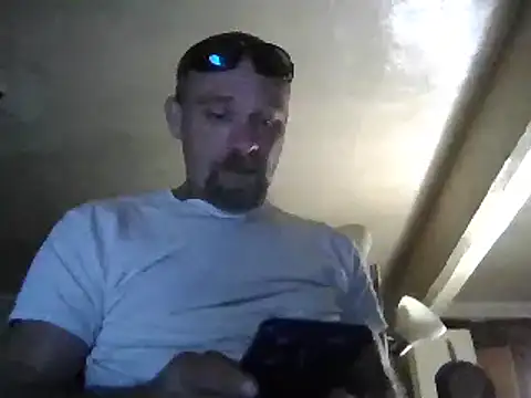 Snapshot of Eat_it_from_the_back chatting on 09-27-25, 06:51 Eat it from the back online show from 09-27-25, 06:51