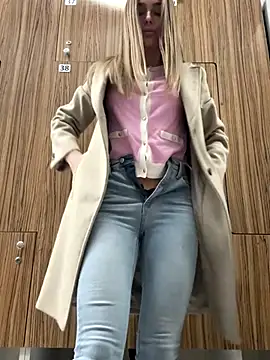 KaseyQuinn  online show from 11-21-25, 09:13