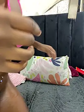 LonelyQueenxx25 online show from 02-26-26, 09:36