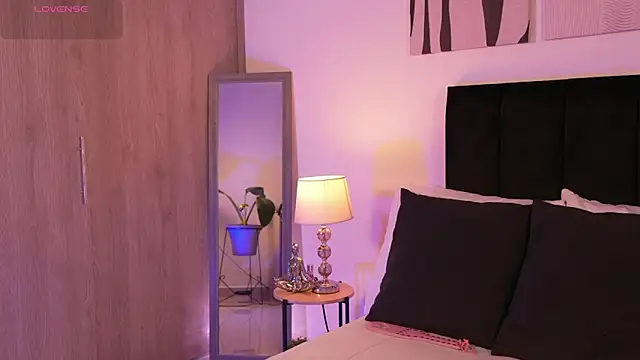 izzyvega   online show from 03-07-26, 02:30