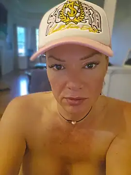 Snapshot of Sugarloveless chatting on 05-16-26, 01:10 Sugarloveless online show from 05-16-26, 01:10