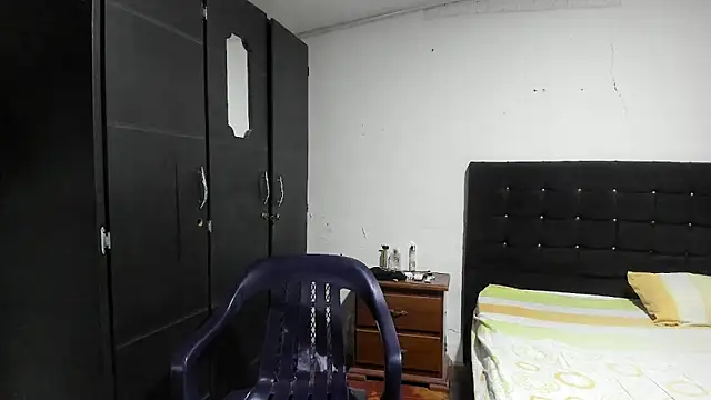 Snapshot of Ryan_xc1 chatting on 10-12-25, 04:11 Ryan xc1 online show from 10-12-25, 04:11