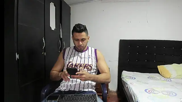 Snapshot of Ryan_xc1 chatting on 11-10-25, 08:08 Ryan xc1 online show from 11-10-25, 08:08