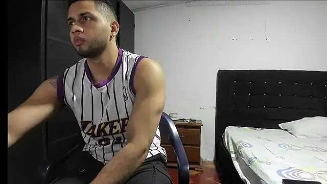 Snapshot of Ryan_xc1 chatting on 11-26-25, 02:01 Ryan xc1 online show from 11-26-25, 02:01