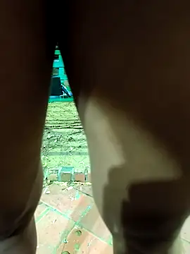 Snapshot of Mia-sensual chatting on 09-21-25, 07:21 Mia-sensual online show from 09-21-25, 07:21