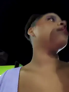 Snapshot of Mia-sensual chatting on 10-28-25, 03:32 Mia-sensual online show from 10-28-25, 03:32