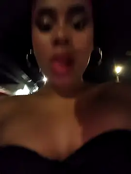 Snapshot of Mia-sensual chatting on 10-31-25, 04:13 Mia-sensual online show from 10-31-25, 04:13