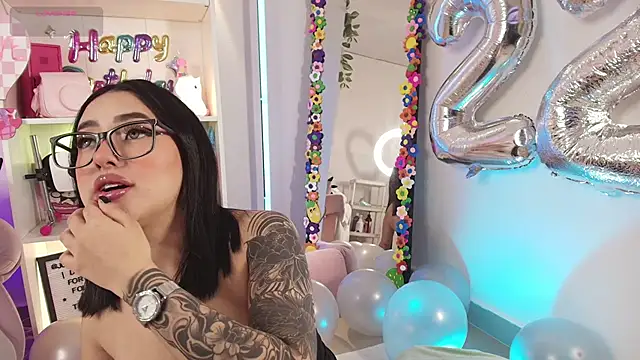 justonecute online show from 05-08-26, 03:01