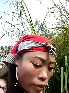 Snapshot of CoMay003 chatting on 12-17-25, 05:35 CoMay003 online show from 12-17-25, 05:35