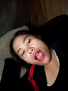 Snapshot of CoMay003 chatting on 12-17-25, 09:32 CoMay003 online show from 12-17-25, 09:32