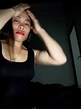 Snapshot of CoMay003 chatting on 12-18-25, 01:06 CoMay003 online show from 12-18-25, 01:06