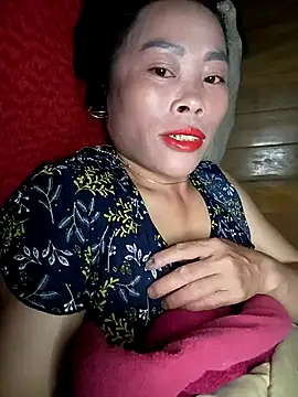 Snapshot of CoMay003 chatting on 12-20-25, 01:18 CoMay003 online show from 12-20-25, 01:18