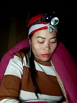 Snapshot of CoMay003 chatting on 01-10-26, 01:35 CoMay003 online show from 01-10-26, 01:35