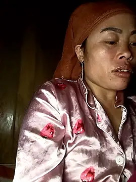 Snapshot of CoMay003 chatting on 01-17-26, 01:16 CoMay003 online show from 01-17-26, 01:16