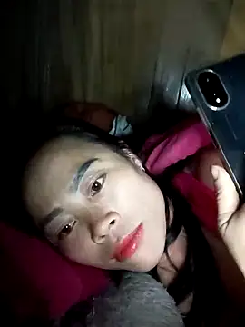 Snapshot of CoMay003 chatting on 02-11-26, 05:12 CoMay003 online show from 02-11-26, 05:12