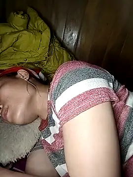 Snapshot of CoMay003 chatting on 02-14-26, 09:17 CoMay003 online show from 02-14-26, 09:17