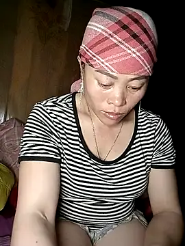 Snapshot of CoMay003 chatting on 03-27-26, 01:44 CoMay003 online show from 03-27-26, 01:44