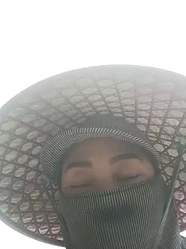 Snapshot of CoMay003 chatting on 04-01-26, 06:36 CoMay003 online show from 04-01-26, 06:36