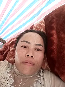 Snapshot of CoMay003 chatting on 04-05-26, 06:43 CoMay003 online show from 04-05-26, 06:43