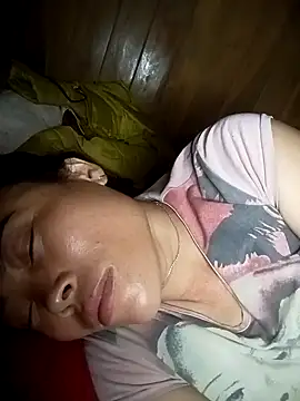 Snapshot of CoMay003 chatting on 04-06-26, 10:33 CoMay003 online show from 04-06-26, 10:33