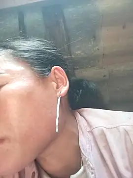 Snapshot of CoMay003 chatting on 04-08-26, 03:28 CoMay003 online show from 04-08-26, 03:28