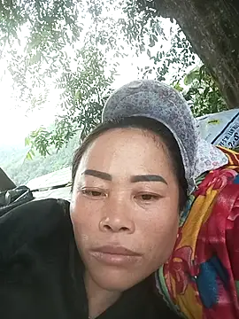 Snapshot of CoMay003 chatting on 04-10-26, 02:39 CoMay003 online show from 04-10-26, 02:39