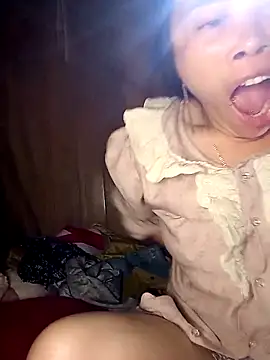 Snapshot of CoMay003 chatting on 04-10-26, 08:24 CoMay003 online show from 04-10-26, 08:24