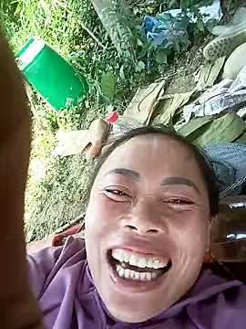 Snapshot of CoMay003 chatting on 04-13-26, 05:24 CoMay003 online show from 04-13-26, 05:24