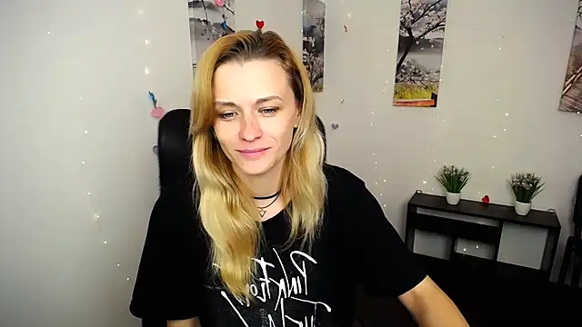 PeppyMia online show from 10-28-25, 07:12