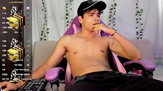 Snapshot of an_drew18 chatting on 09-20-25, 02:40 an drew18 online show from 09-20-25, 02:40