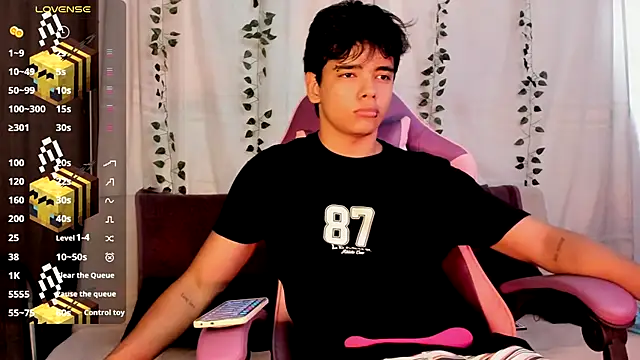 Snapshot of an_drew18 chatting on 09-28-25, 02:00 an drew18 online show from 09-28-25, 02:00